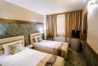 Отель Hotel Rostov Плевен Двухместный номер Делюкс с 1 кроватью или 2 отдельными кроватями-5